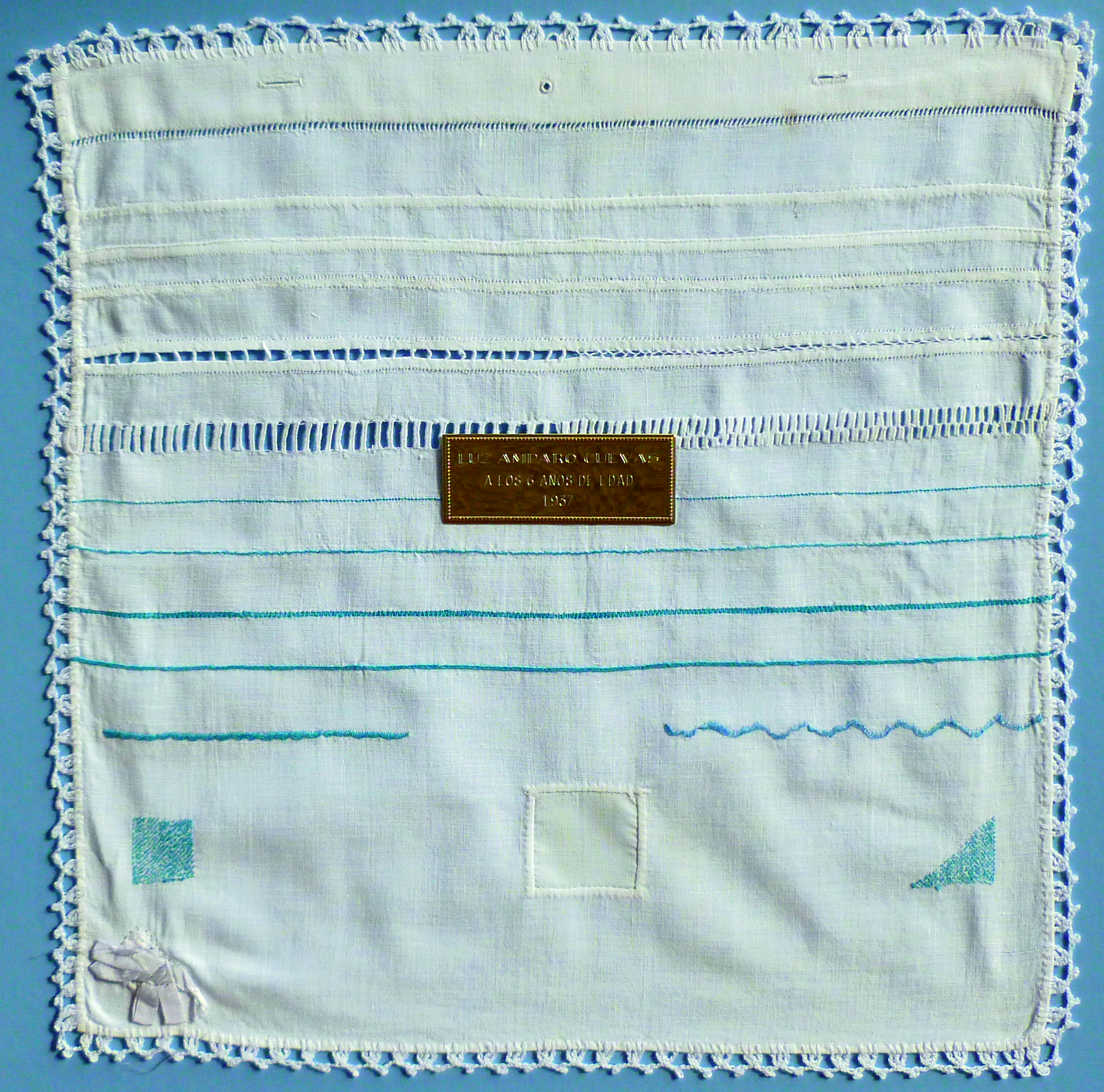 Bordado hecho por Luz Amparo en su infancia.